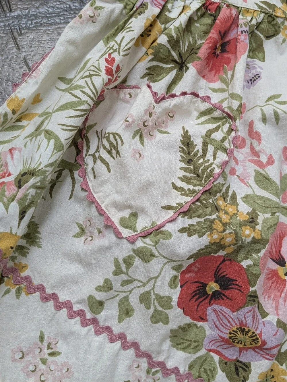 Vintage Floral Heart Pocket Half Apron Rick Rack Trim